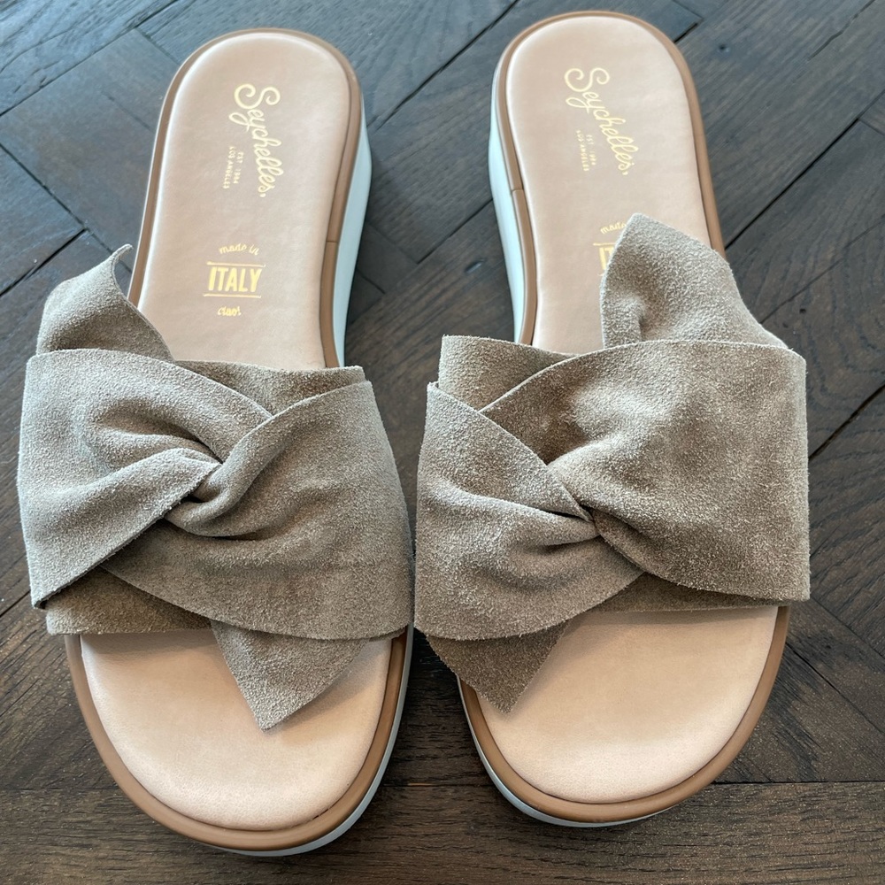 Seychelles Coast Knotted Slide Sandals in Taupe Suede